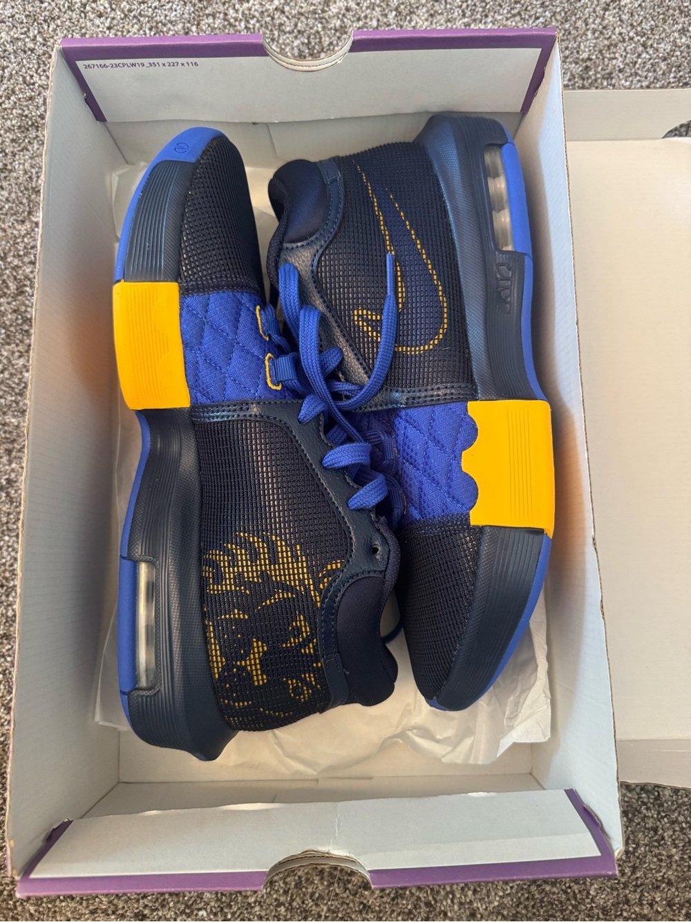 Men's Nike Lebron Witness 8 Navy/Hyper Royal Basketball Shoes Nike Size 9.5 NIB
